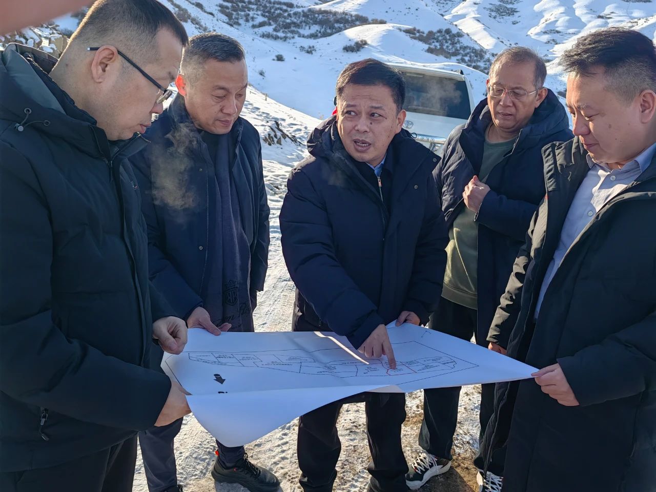 李曉東到新疆調(diào)研督導(dǎo)煤礦建設(shè)推進(jìn)工作，并慰問駐疆干部職工3